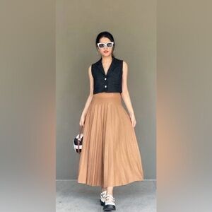 Knitted Tan Pleated Skirt